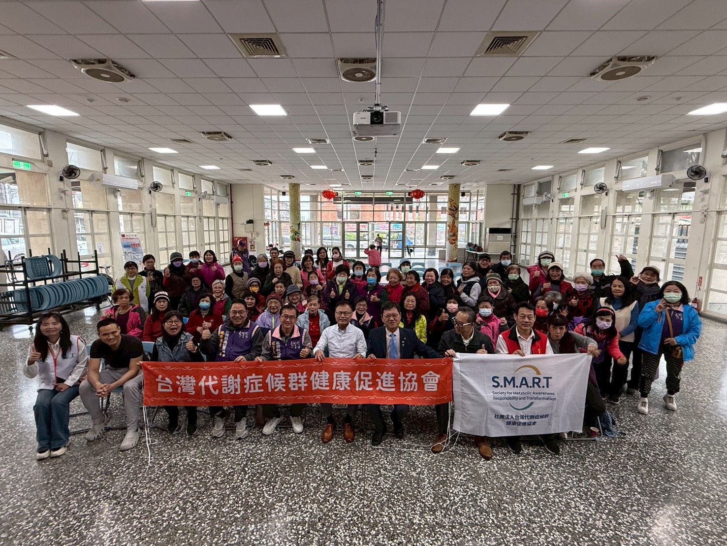 節律的共鳴：三安社區 HALA 體驗營圓滿落幕，點燃細胞的代謝之火：三安社區 HALA 體驗營圓滿成功！我們以生物哲學揭秘「呼吸幫浦」對代謝的關鍵影響，助鄉親識破隱形肌少症。透過 InBody 與心能儀精準檢測，帶領長輩在愉悅氛圍中重拾呼吸律動，活化粒線體能量，寫下代謝逆轉的新篇章。